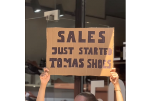 Οι εκπτώσεις του Αυγούστου στα Tomas Shoes