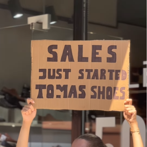 Οι εκπτώσεις του Αυγούστου στα Tomas Shoes